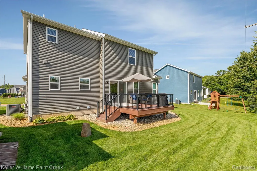 6097 Summerbrooke Circle Handy Township MI 48836