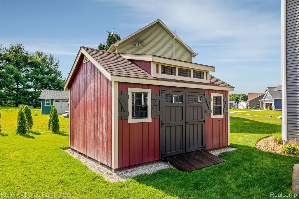 6097 Summerbrooke Circle Handy Township MI 48836