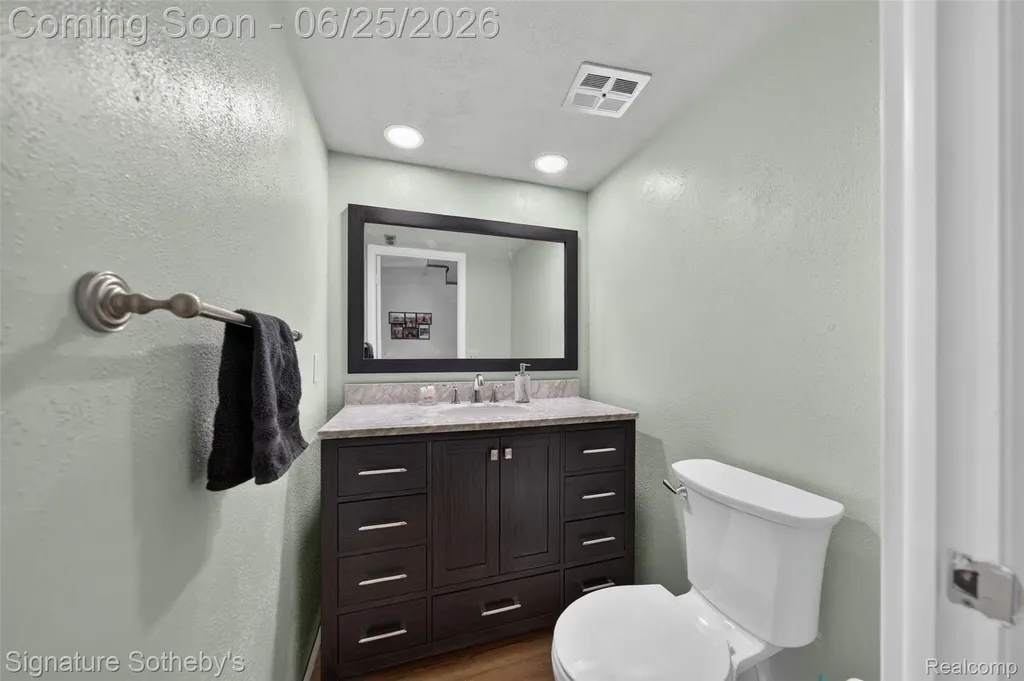 4672 Argyle Drive Troy City MI 48085