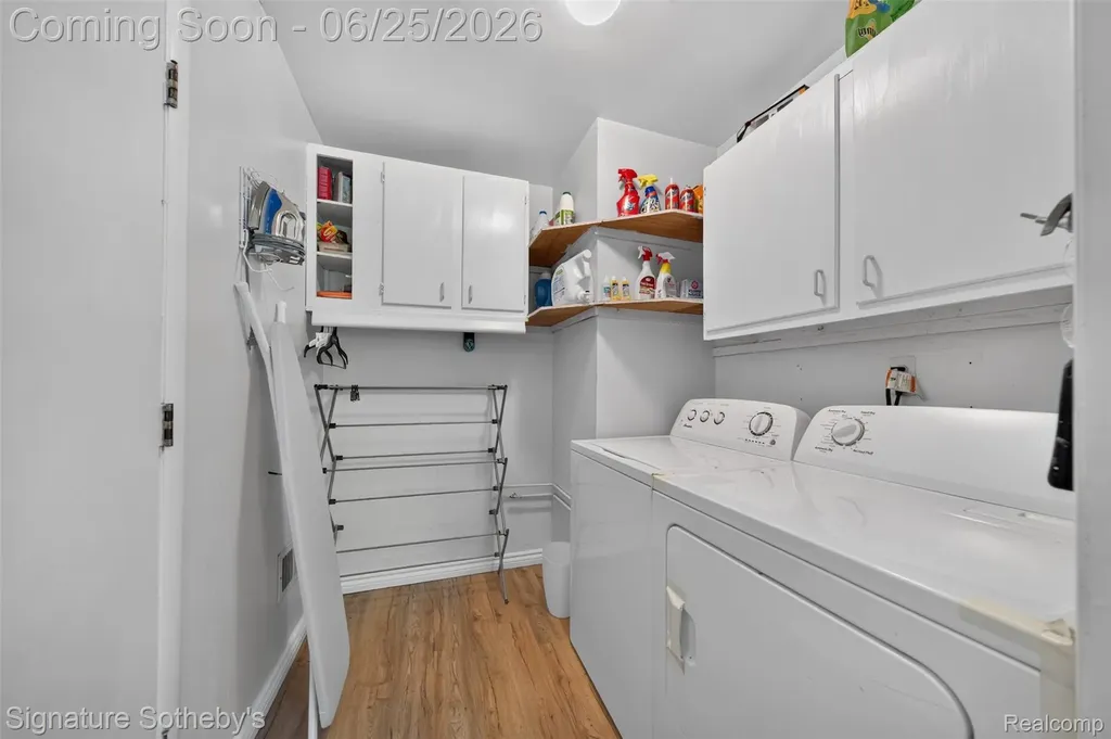 4672 Argyle Drive Troy City MI 48085