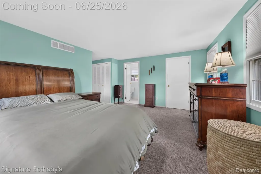 4672 Argyle Drive Troy City MI 48085