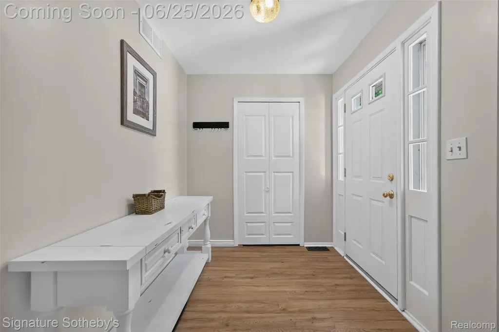 4672 Argyle Drive Troy City MI 48085