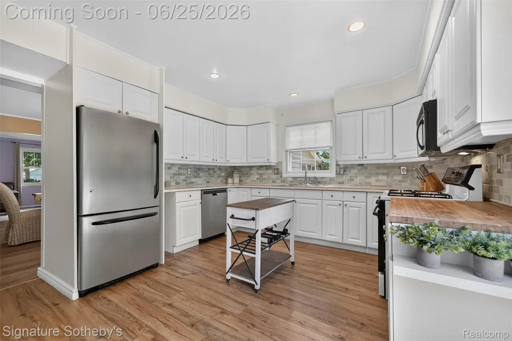 4672 Argyle Drive Troy City MI 48085