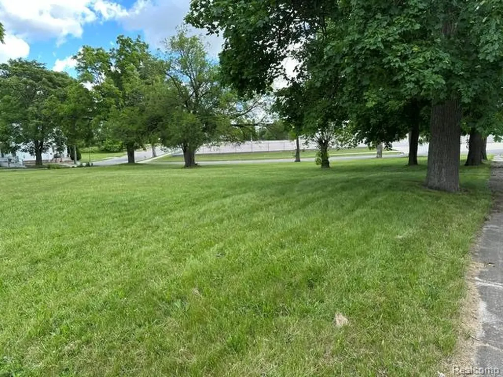 122 Washington Street Pontiac City MI 48341