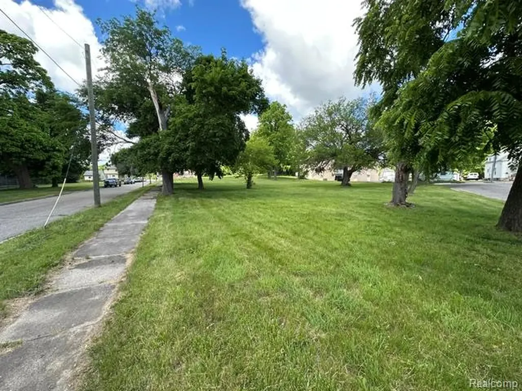 122 Washington Street Pontiac City MI 48341