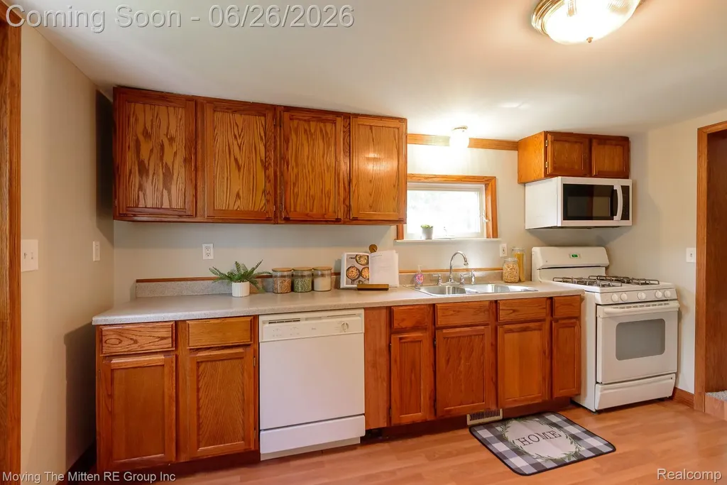 30 Wexford Avenue Belleville City MI 48111