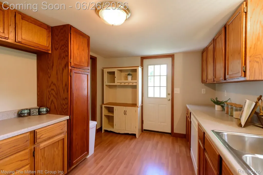 30 Wexford Avenue Belleville City MI 48111
