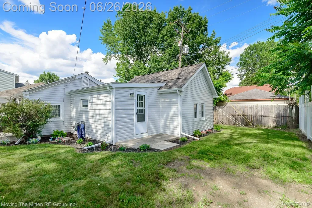 30 Wexford Avenue Belleville City MI 48111