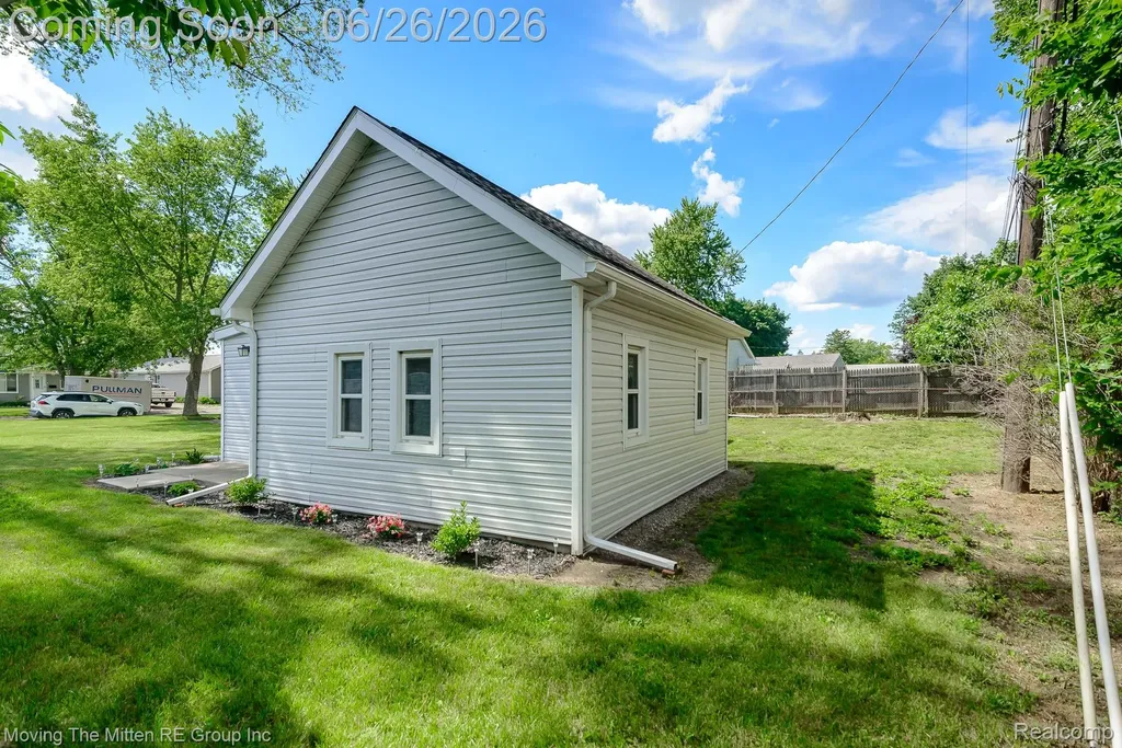 30 Wexford Avenue Belleville City MI 48111