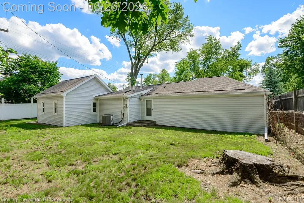 30 Wexford Avenue Belleville City MI 48111