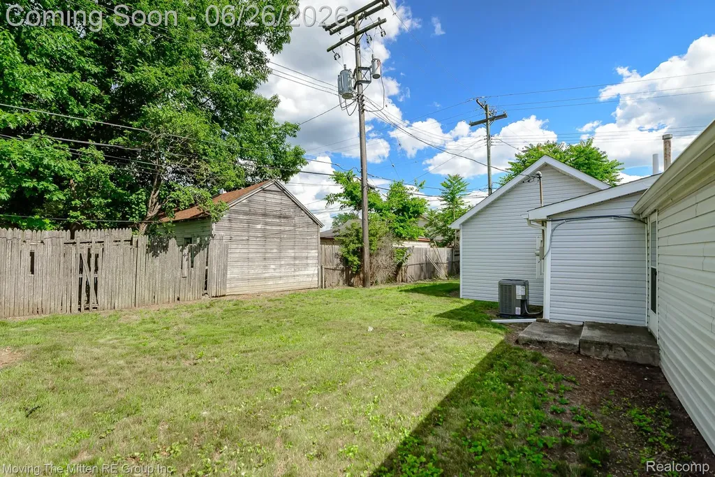 30 Wexford Avenue Belleville City MI 48111