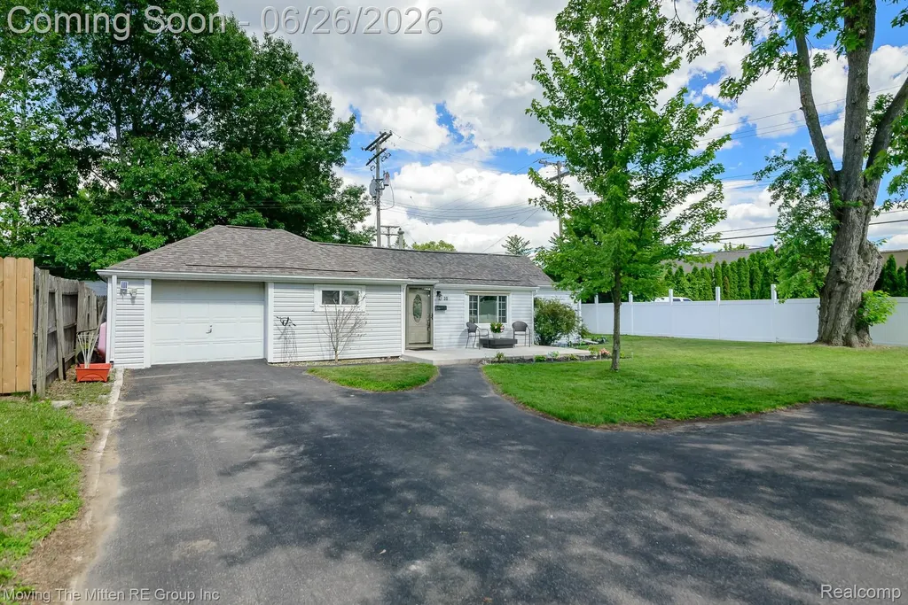 30 Wexford Avenue Belleville City MI 48111