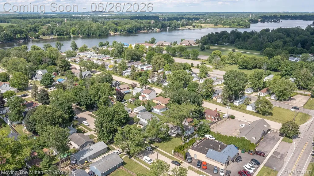 30 Wexford Avenue Belleville City MI 48111