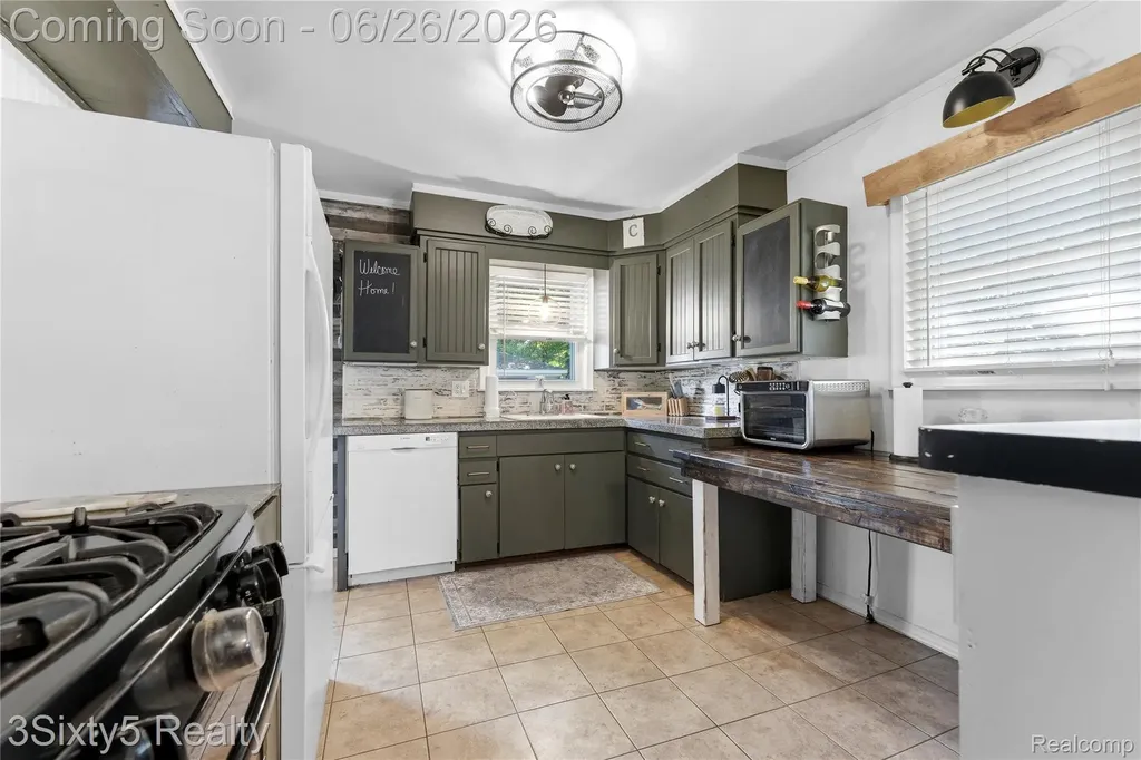 28717 Westfield Street Livonia City MI 48150