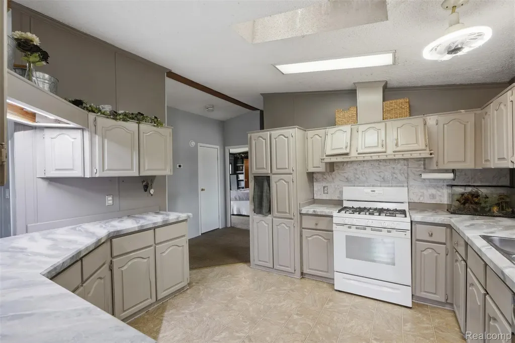 28725 Parkview Flat Rock City MI 48134