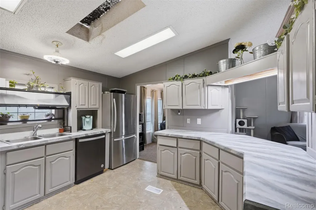 28725 Parkview Flat Rock City MI 48134