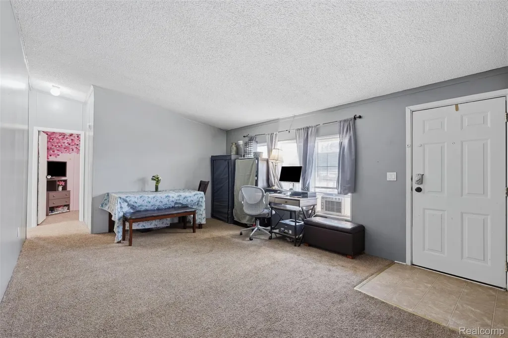 28725 Parkview Flat Rock City MI 48134