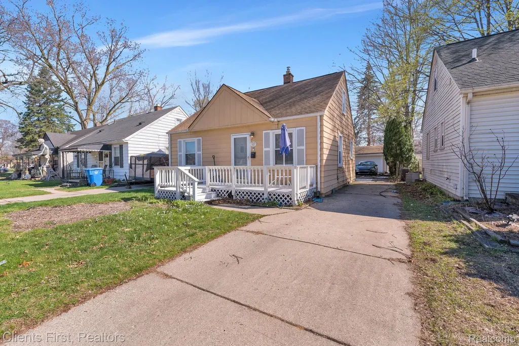 24047 Stanford Street Dearborn Heights City MI 48125