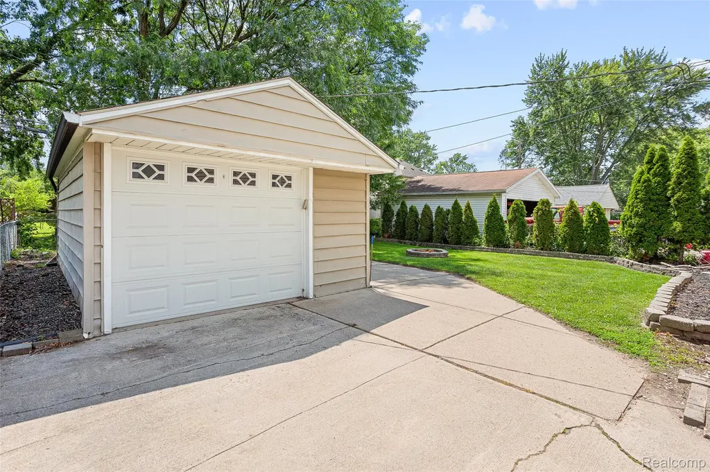 21726 Alger Street St. Clair Shores City MI 48080