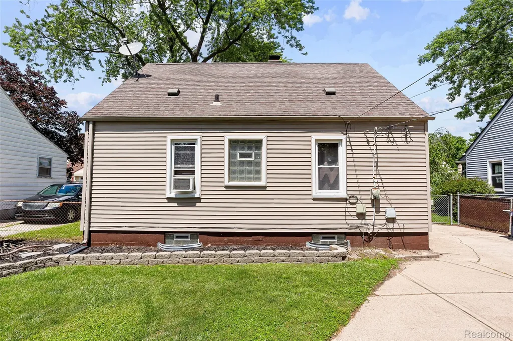 21726 Alger Street St. Clair Shores City MI 48080