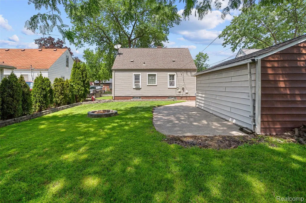 21726 Alger Street St. Clair Shores City MI 48080