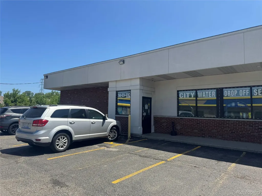 1751 E West Maple Road Walled Lake City MI 48390