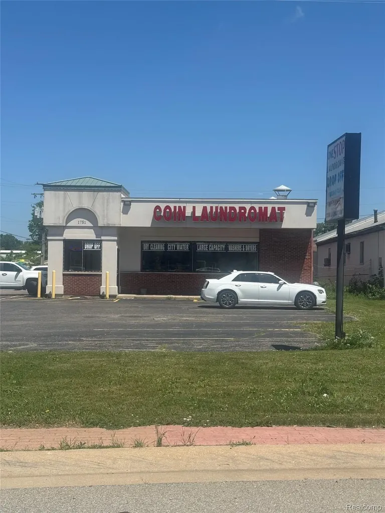 1751 E West Maple Road Walled Lake City MI 48390