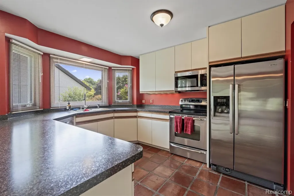 3436 Wedgewood Drive Rochester Hills City MI 48306
