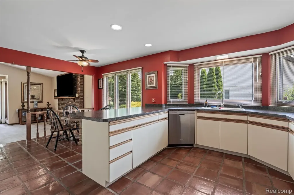 3436 Wedgewood Drive Rochester Hills City MI 48306