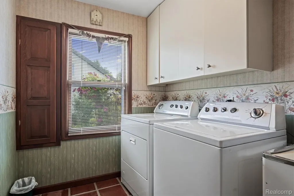 3436 Wedgewood Drive Rochester Hills City MI 48306