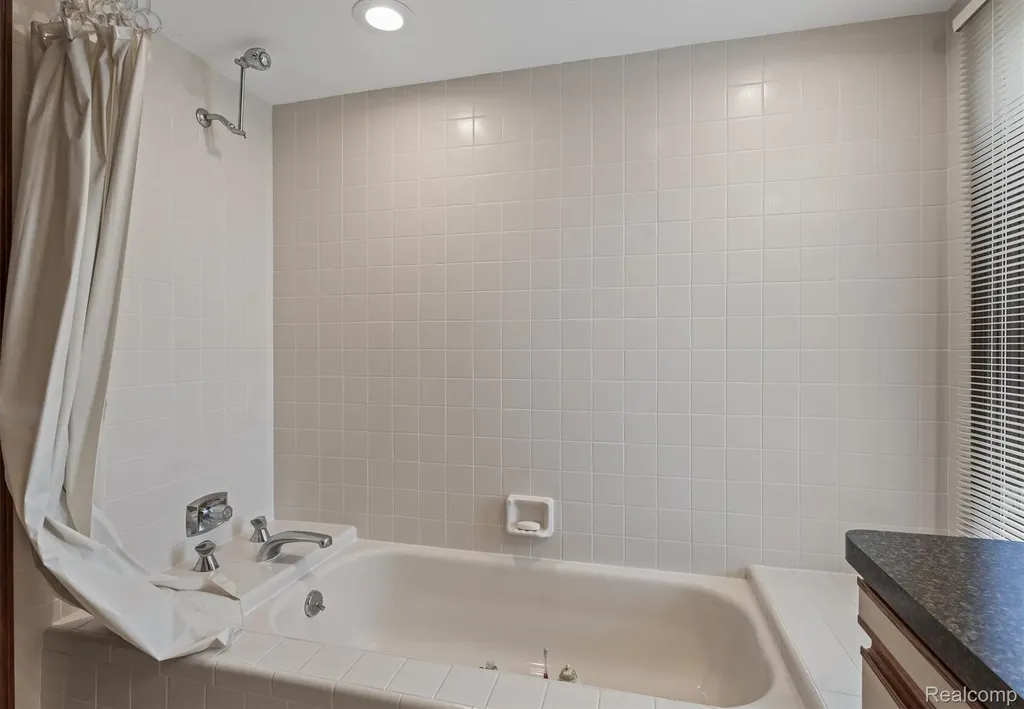 3436 Wedgewood Drive Rochester Hills City MI 48306