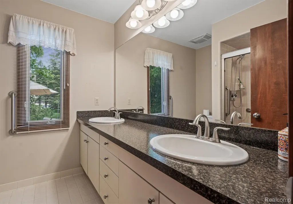 3436 Wedgewood Drive Rochester Hills City MI 48306