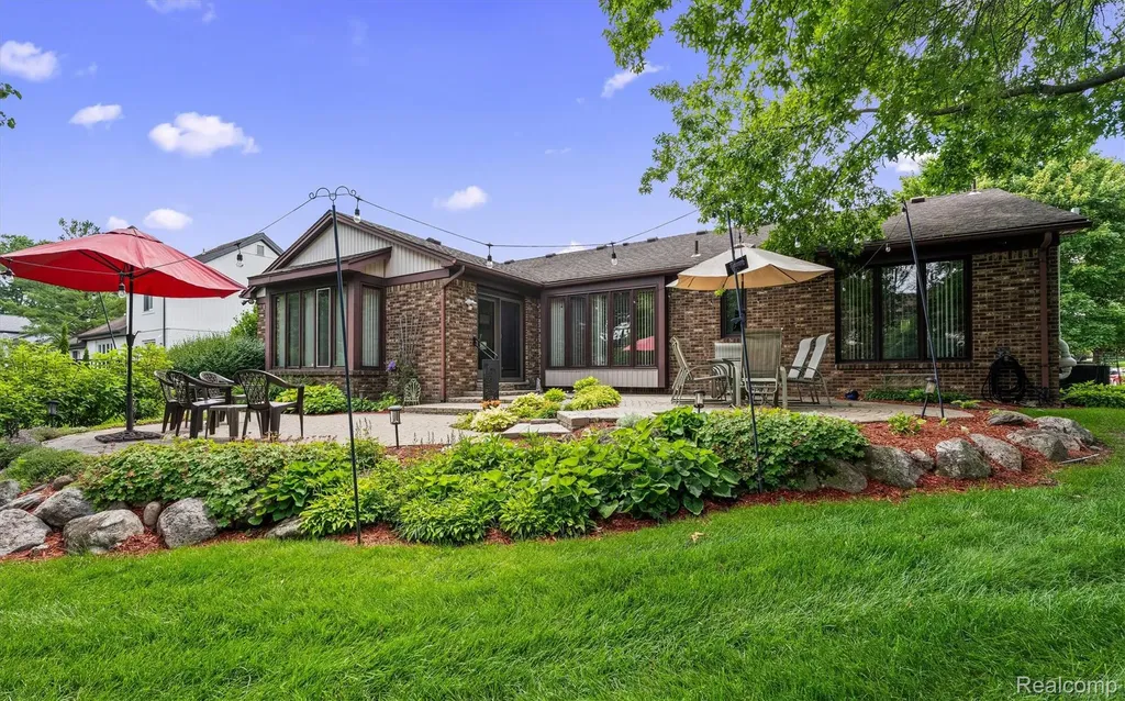 3436 Wedgewood Drive Rochester Hills City MI 48306