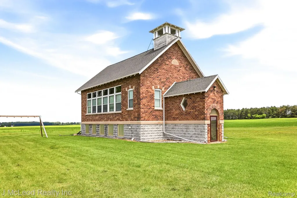 2515 E Akron Road Ellington Township MI 48723