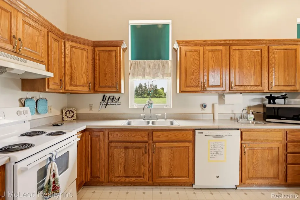 2515 E Akron Road Ellington Township MI 48723