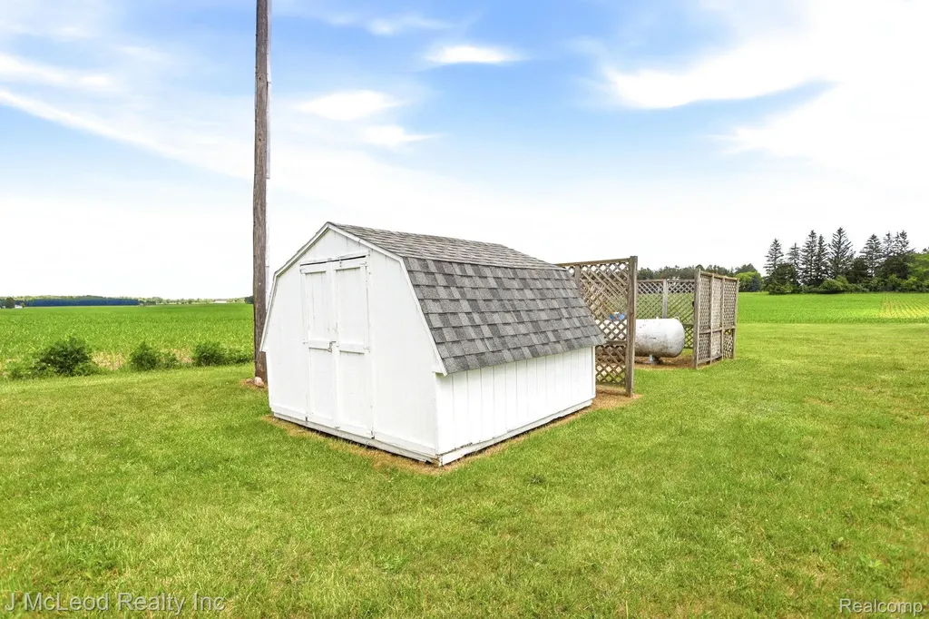 2515 E Akron Road Ellington Township MI 48723