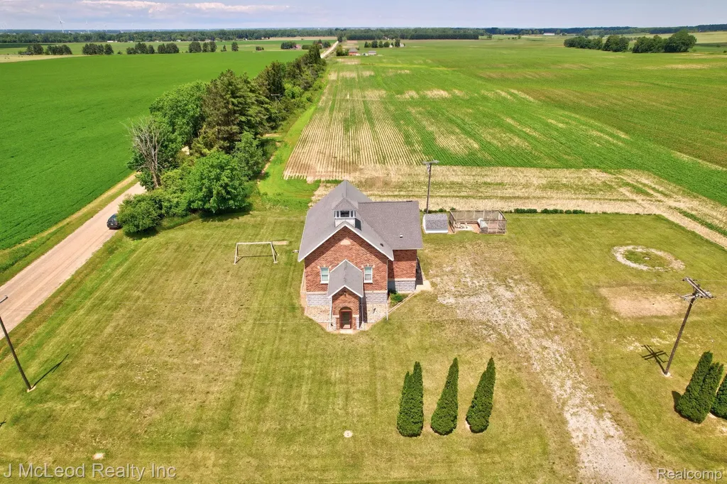 2515 E Akron Road Ellington Township MI 48723
