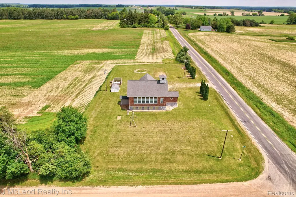 2515 E Akron Road Ellington Township MI 48723