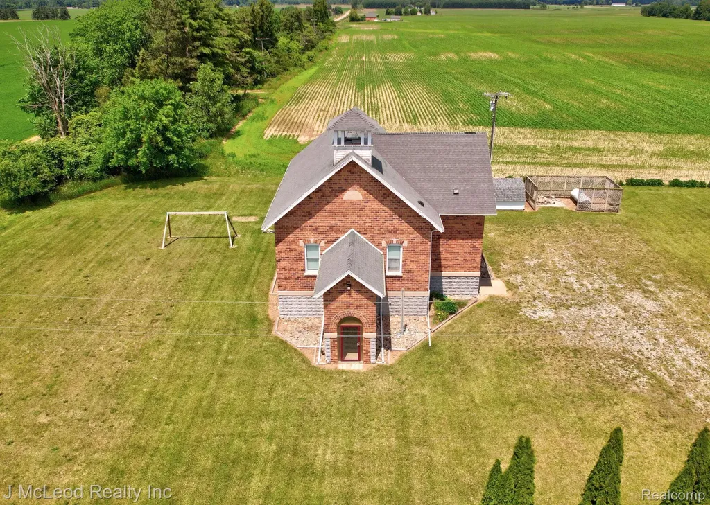 2515 E Akron Road Ellington Township MI 48723