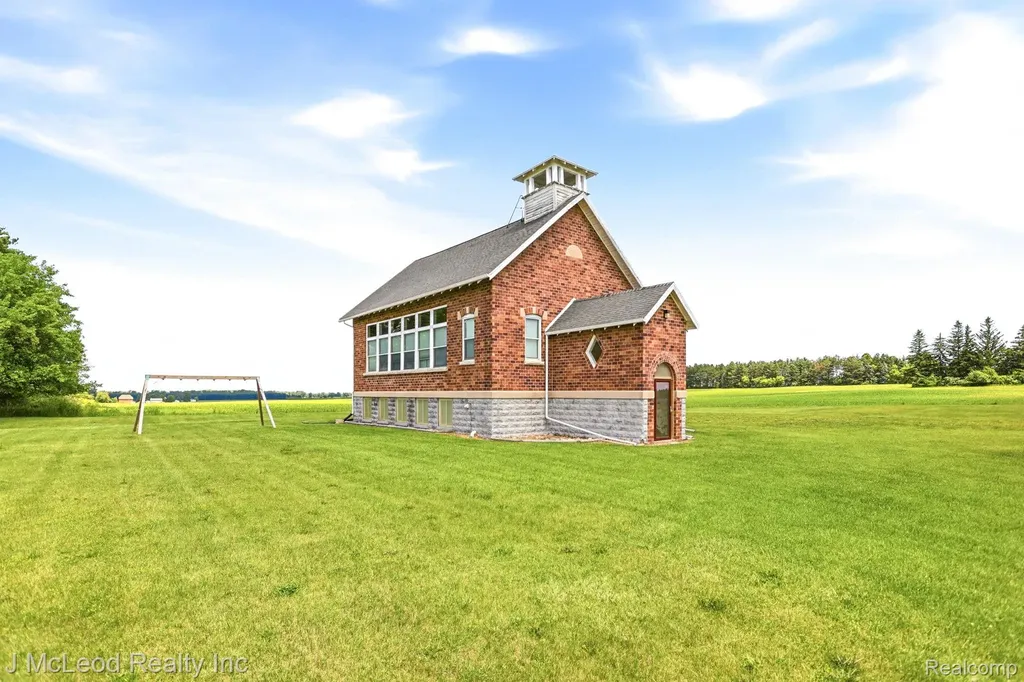 2515 E Akron Road Ellington Township MI 48723