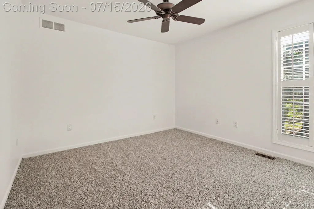 15744 Hunters Grove Livonia City MI 48154
