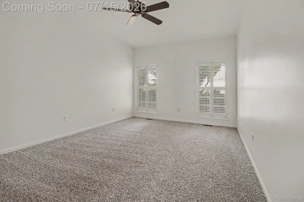 15744 Hunters Grove Livonia City MI 48154