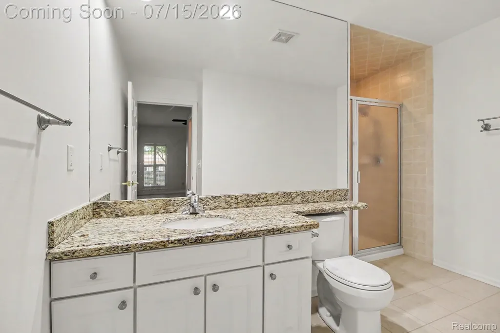 15744 Hunters Grove Livonia City MI 48154