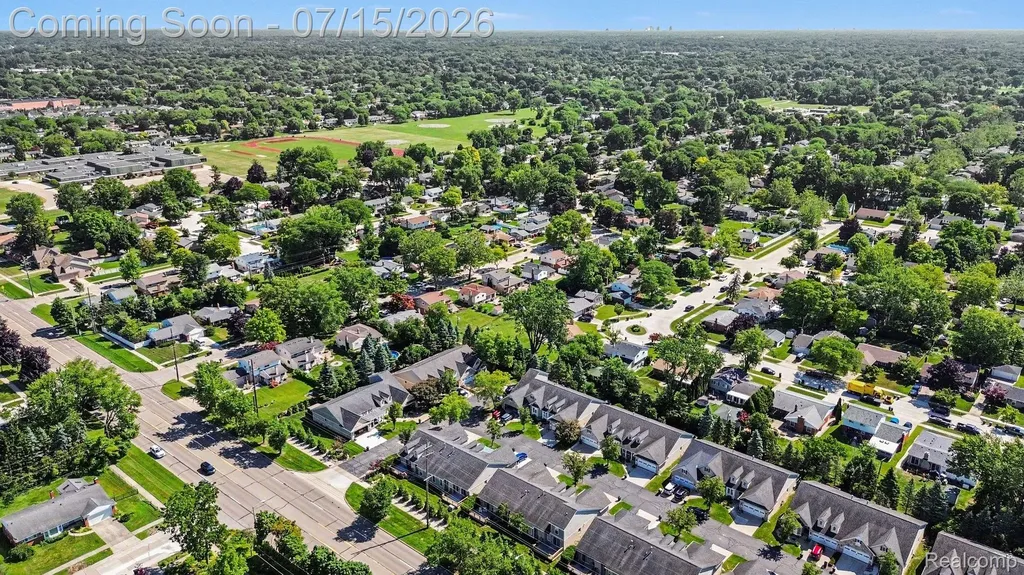 15744 Hunters Grove Livonia City MI 48154