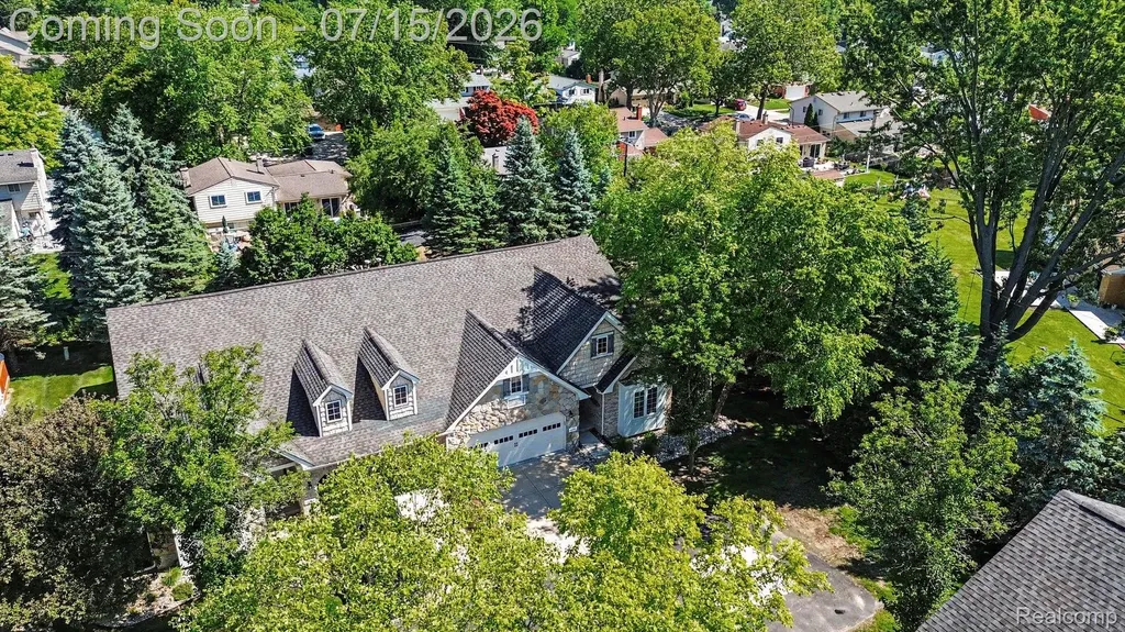 15744 Hunters Grove Livonia City MI 48154