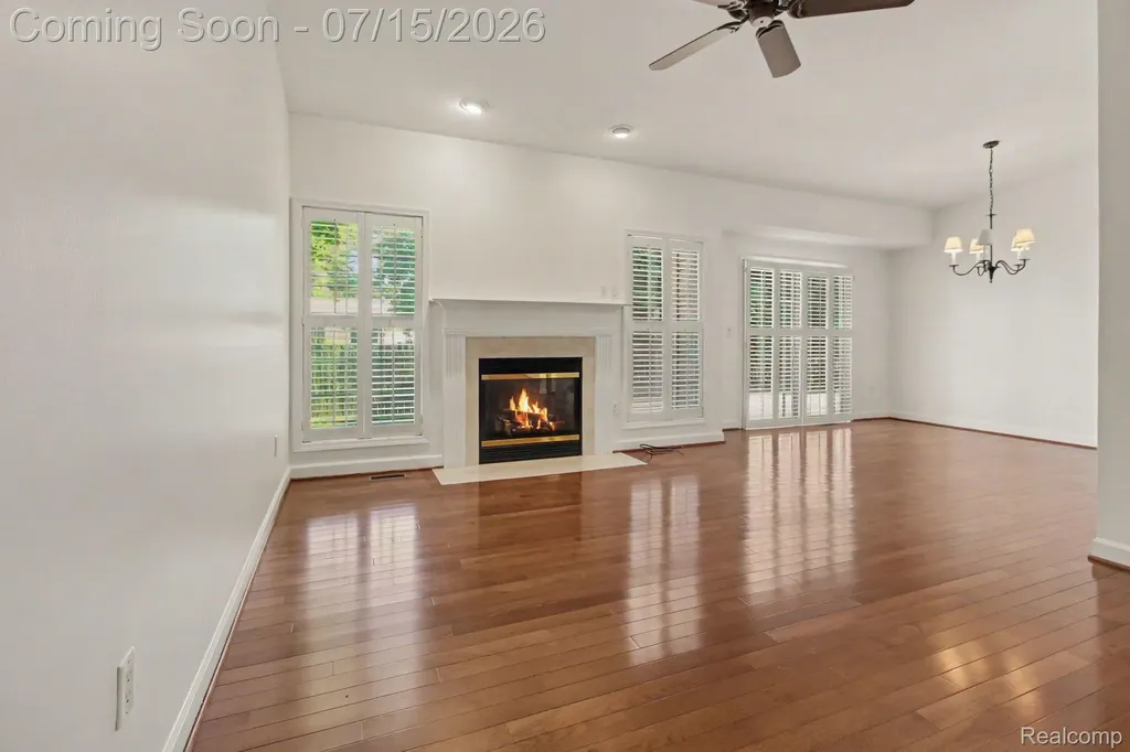 15744 Hunters Grove Livonia City MI 48154