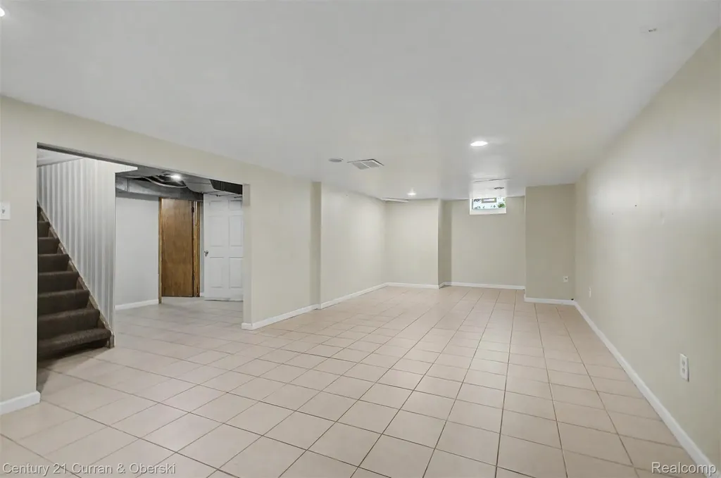 8212 Glengary Street Dearborn Heights City MI 48127