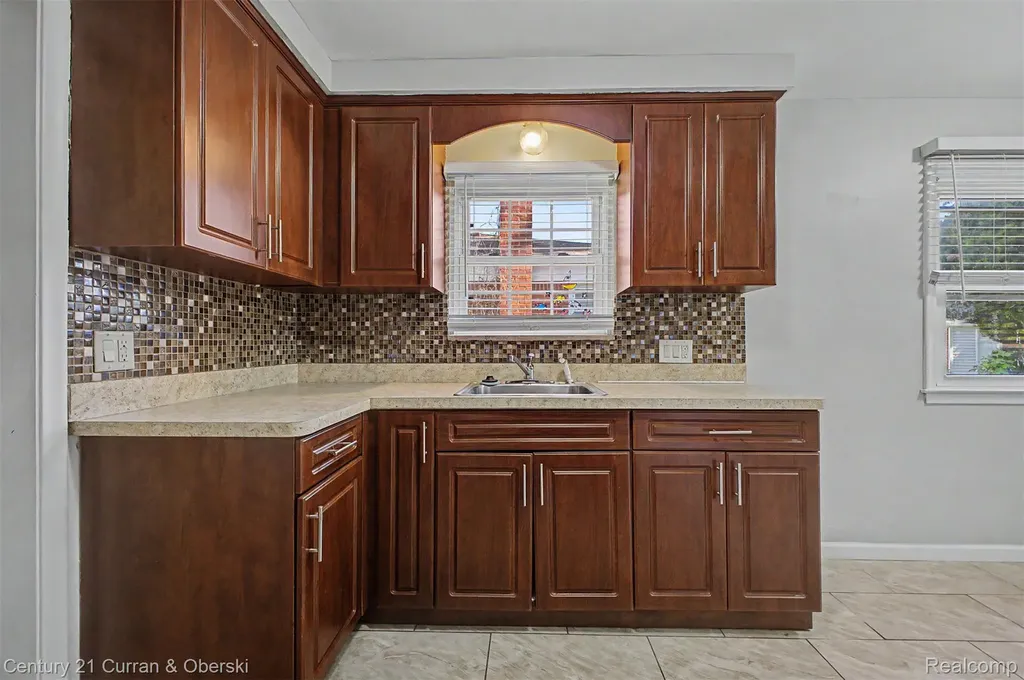 8212 Glengary Street Dearborn Heights City MI 48127