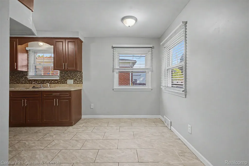8212 Glengary Street Dearborn Heights City MI 48127