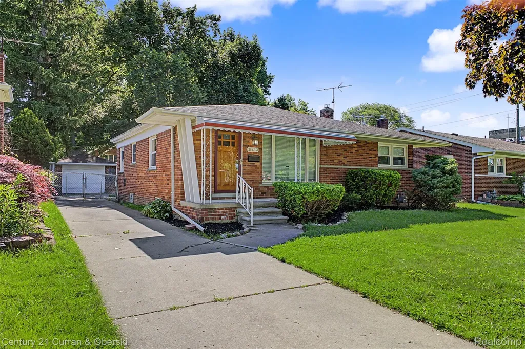 8212 Glengary Street Dearborn Heights City MI 48127